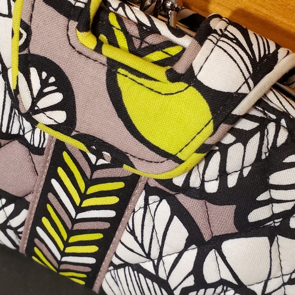 Vera Bradley wallet floral Colorful Lot Of Storage Medium Size 8" W , 5" H NWOT - Picture 3 of 12